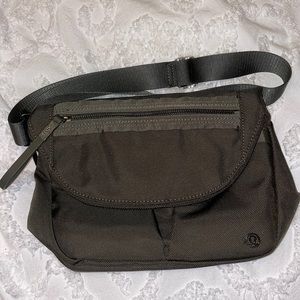 NEW Lululemon olive crossbody